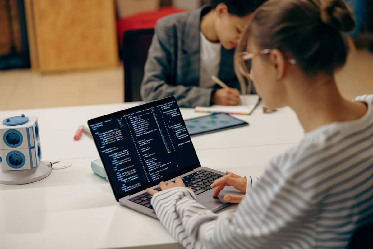 testarea codului pentru depistarea erorilor - Compania de tehnologie Zorynexa